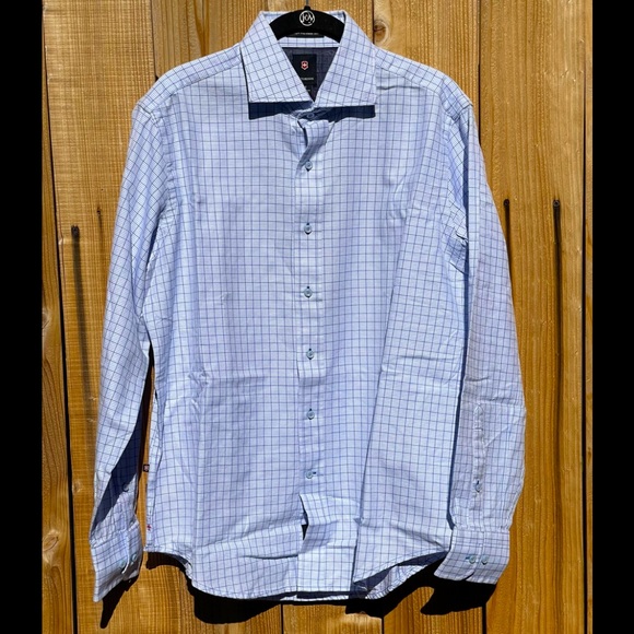 Stunning BNWT Victorinox shirt in blue size medium- beautiful details & fabric!! - Picture 1 of 9